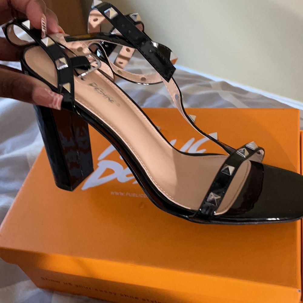 Black strappy high heels - Picture 2 of 3